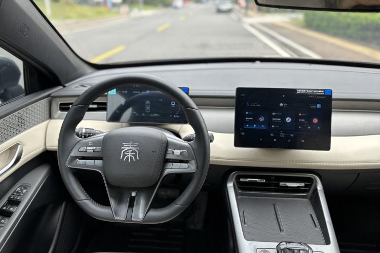 Used BYD Qin PLUS 2025 DM-i Smart Drive 55KM Leading Model Interior 3