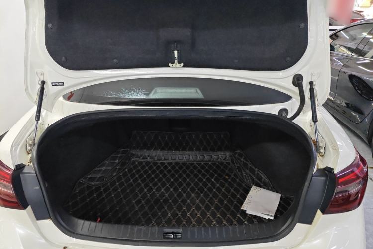 Used Infiniti Q50L 2018 2.0T Enjoyment Version China V Standard Trunk