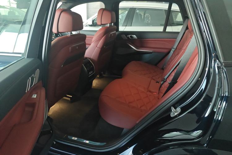 Used BMW X5 2023 xDrive 40Li Luxury Edition M Sport Night Vision Package Interior 4