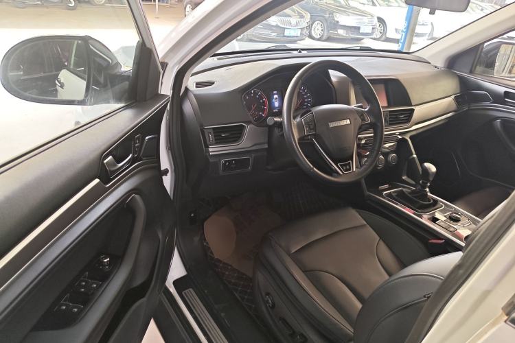 Used Haval H6 2018 Sport Edition 1.5T Manual Two-Wheel Drive Elite Model China V Standard Driver Seat