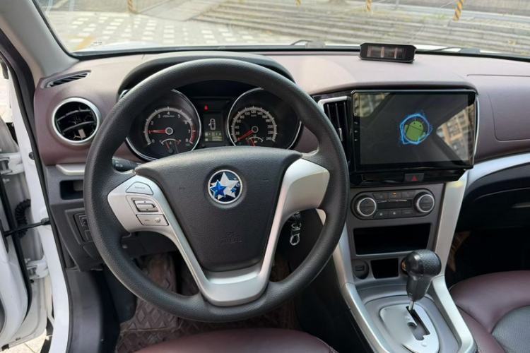 Used Venucia T70X 2015 2.0L CVT SmartFun Sport Edition