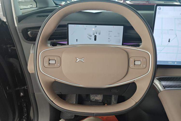 Used XPeng X9 2025 740 Ultra-Long Range Max Steering Wheel