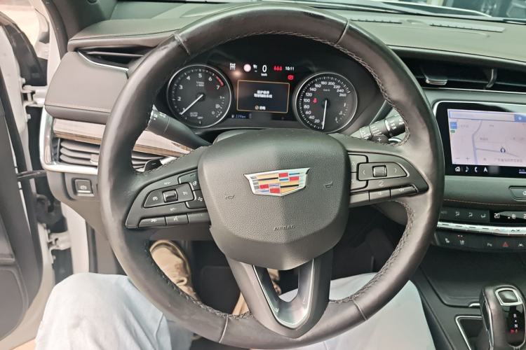 Used Cadillac XT4 2018 28T 4x4 Platinum Edition