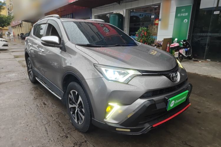 Used Toyota RAV4 2016 2.0L CVT Two-Wheel Drive Fashion Edition China V Standard Front Right 45 Deg