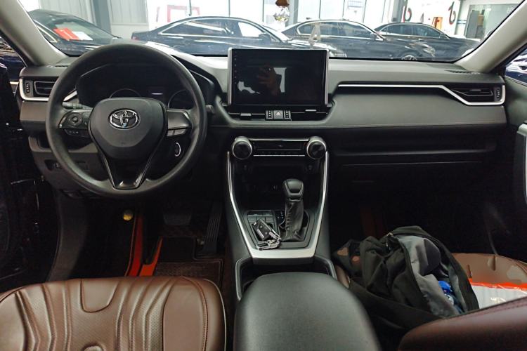 Used Toyota Wildlander 2022 2.0L CVT Two-Wheel Drive Leading Edition Center Console