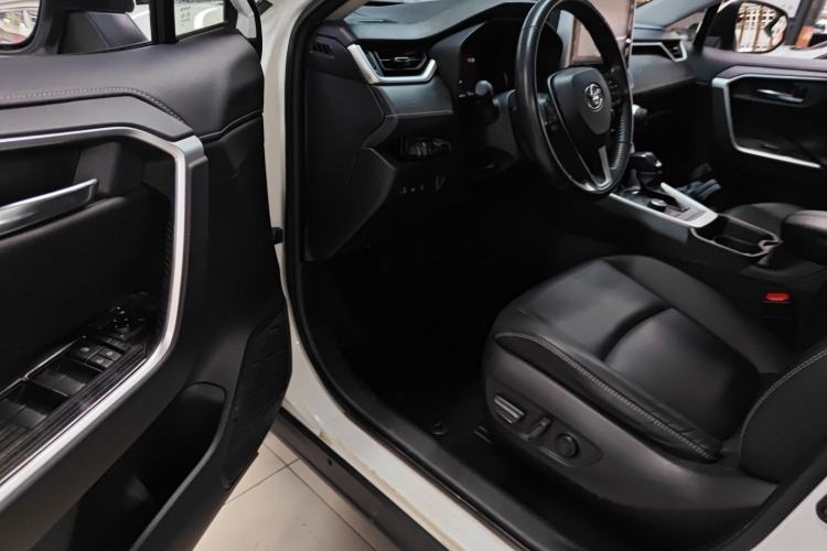 Used Toyota RAV4 2020 Dual-Engine 2.5L E-CVT 4x4 Elite PLUS Edition Driver Seat