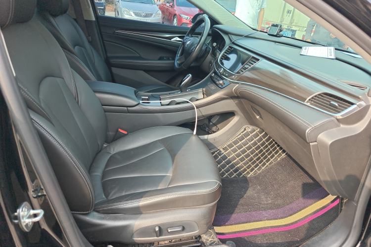 Used Buick LaCrosse 2022 552T Luxury Version Right Front Seat