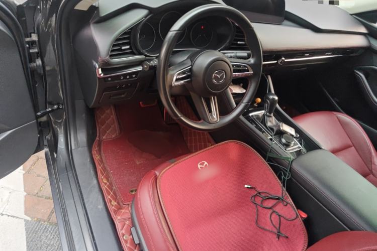 Used Mazda 3 Axela 2022 2.0L Automatic Zhi Rui Obsidian Edition Center Console