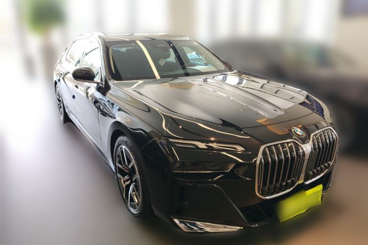 Used BMW 7 Series 2023 735Li M Sport Package Front Right 45 Deg