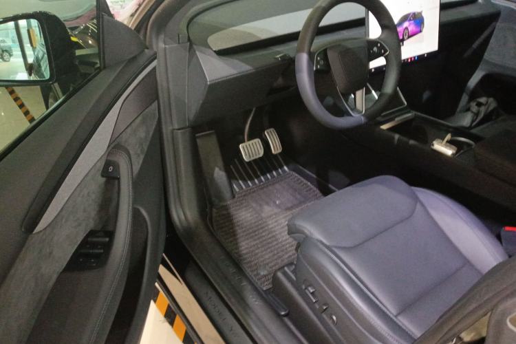 Used Tesla Model Y L 2025 Model Long-Range All-Wheel-Drive Version Driver Seat