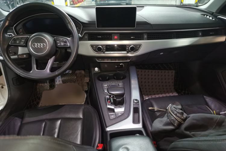 Used Audi A4L 2018 30th Anniversary Edition 40 TFSI Fashion Model Center Console