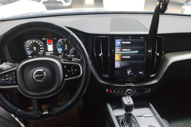 Used Volvo XC60 2019 T5 4x4 Zhiyuan Sport Edition China V Standard Center Console
