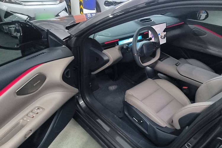 Used Lynk & Co Z10 2025 71 kWh 602 km Range Rear-Wheel Drive Pro
