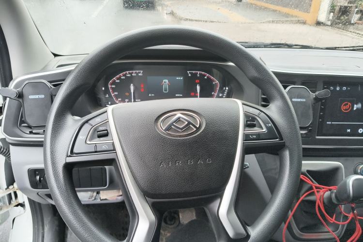 Used SAIC MAXUS Xintu V80 2025 PRO Aoyuntong 2.0T Manual Long Wheelbase Mid-Height 6/7/8/9-Seater Steering Wheel