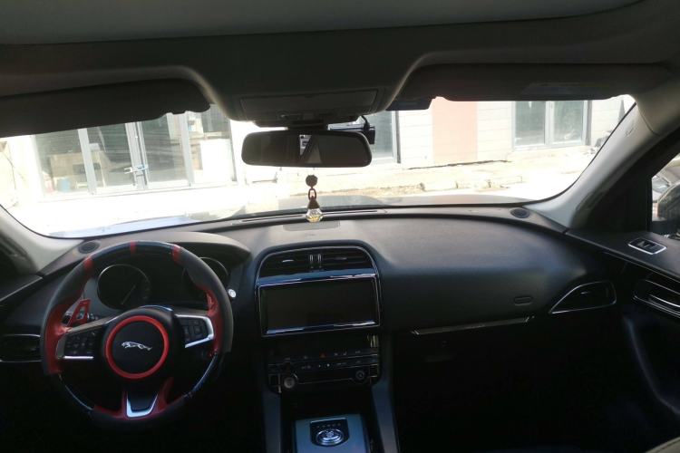 Used Jaguar F-PACE 2018 2.0T Four-Wheel Drive Urban Luxury Edition Center Console