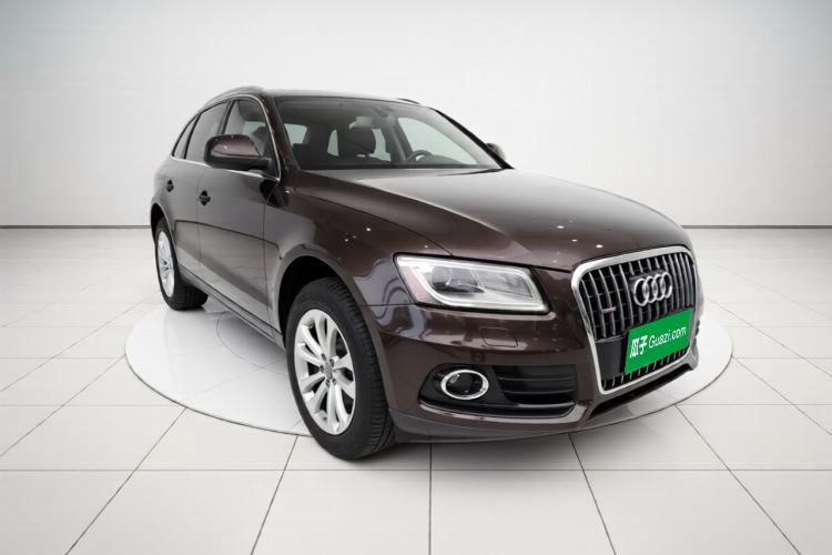 Used Audi Q5 2015 40 TFSI Technology Edition Front Right 45 Deg