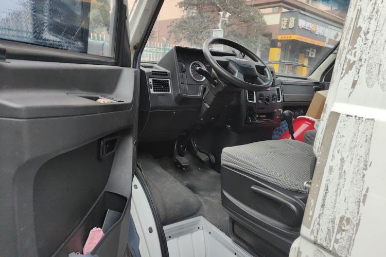 Used Iveco Daily 2020 2.5T A35 Passenger Van Single-Tire Mid-Roof Design 5-9 Seats China V Emission Standard