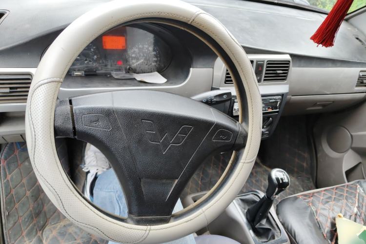 Used Wuling Rongguang 2011 1.2L Standard Version Center Console