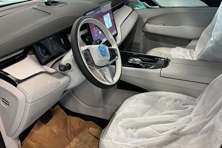 Used Volvo EM90 2025 Ultra Six-Seater