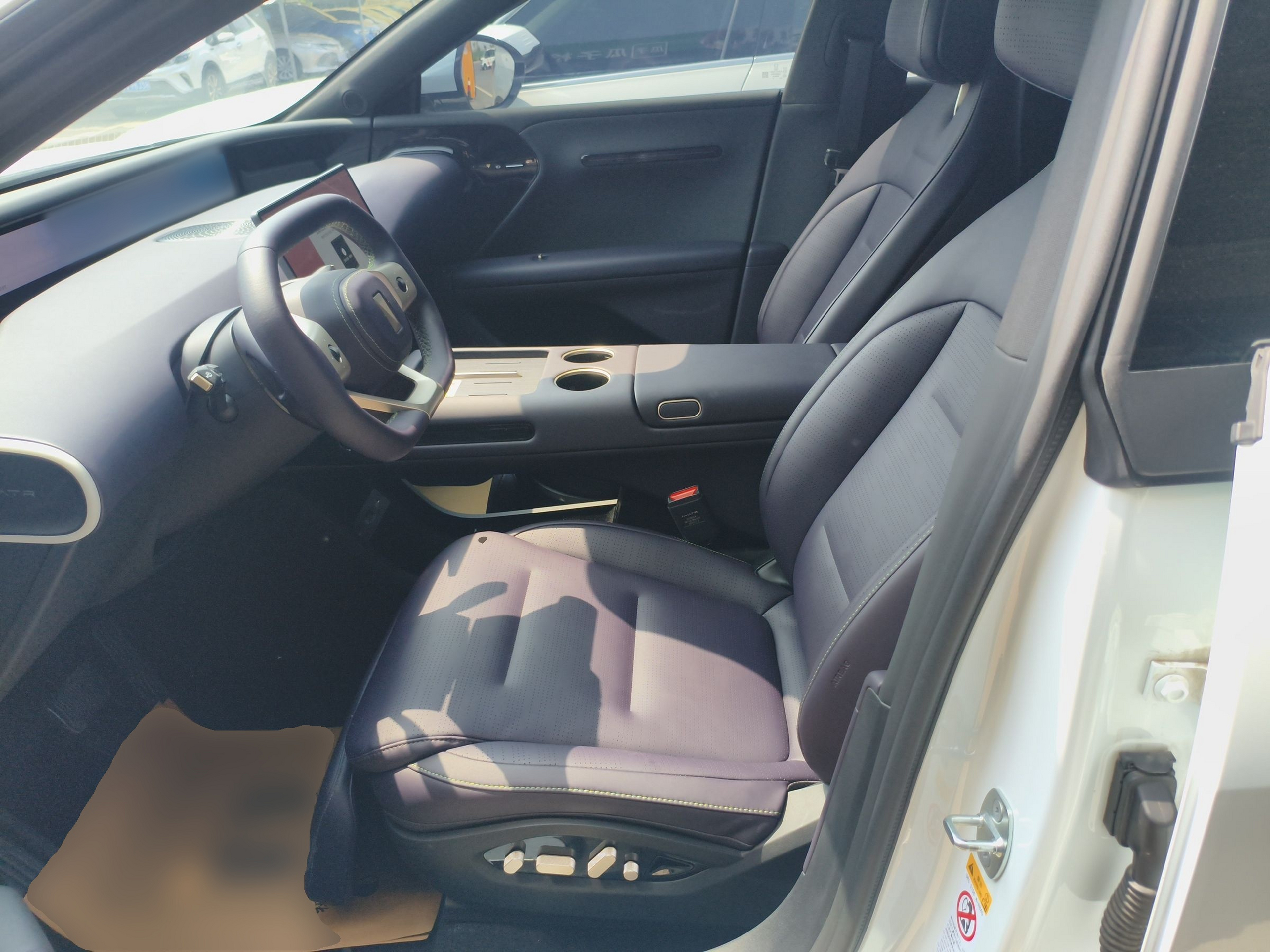 Переднее сиденье в автомобиле