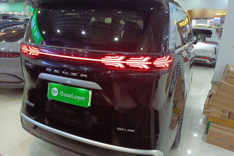 Used Denza D9 2024 DM-i 980 Four-Wheel Drive Flagship Model
