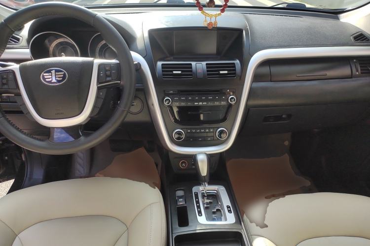 Used Bestune X80 2013 2.0L automatic comfort version
