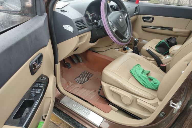 Used Wuling Hongguang 2014 1.2L S Comfort Model China IV