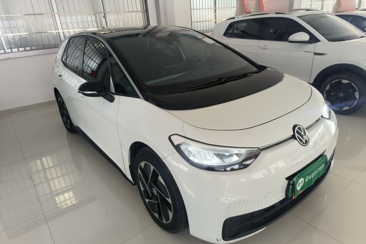 Used Volkswagen ID.3 2024 Outstanding Edition Front Right 45 Deg