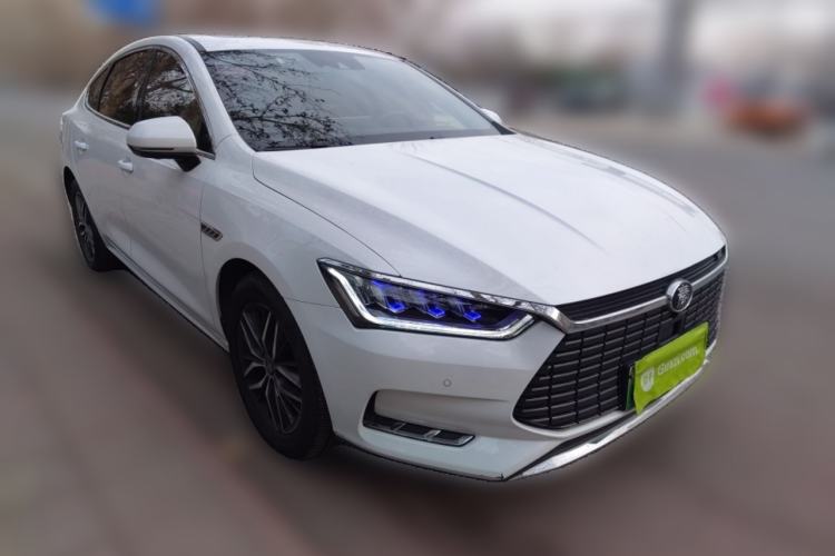 Used BYD Qin Pro New Energy 2019 EV Super Edition High-Power Long-Range Smart-Connected Cutting-Edge Model Front Right 45 Deg