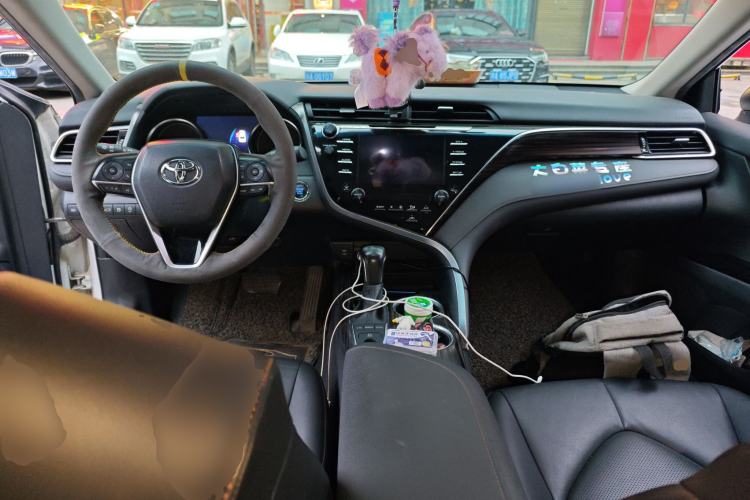 Used Toyota Camry 2018 2.5G Luxury Edition Center Console