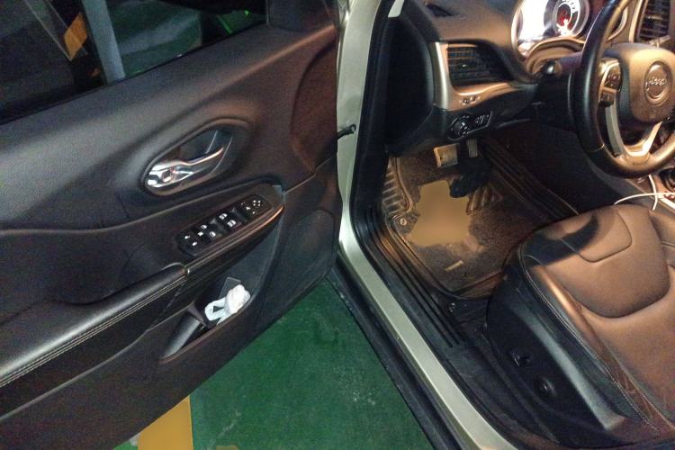 Used Jeep Cherokee 2016 2.4L Professional Smart Version Driver Seat