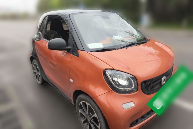 Used smart fortwo 2015 1.0L 52 kW Hardtop Passion Edition Front Right 45 Deg