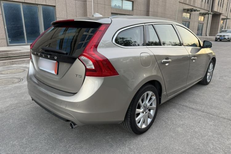 Used Volvo V60 2014 T5 Zhiyi Edition
