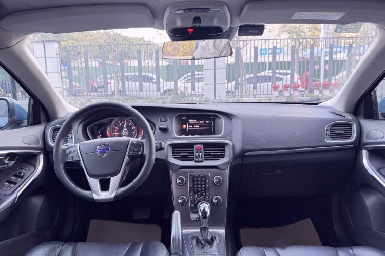 Used Volvo V40 2016 T3 Zhiyi Edition