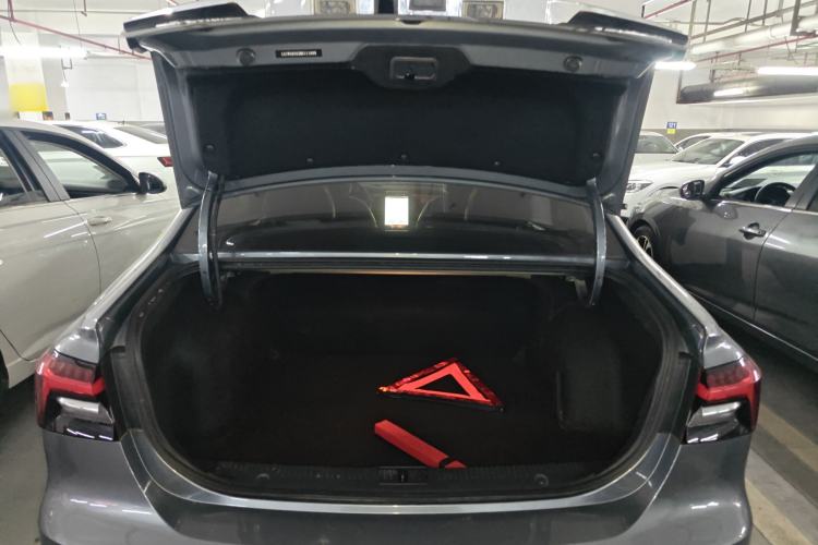 Used Roewe i6 MAX 2020 300TGI Automatic "Swell Cool Smart Drive" Edition
