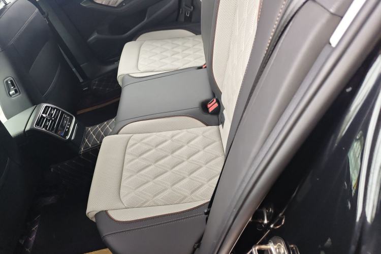 Used Volkswagen Magotan 2023 2 Million Units Commemorative Edition 330TSI DSG Luxury Version
