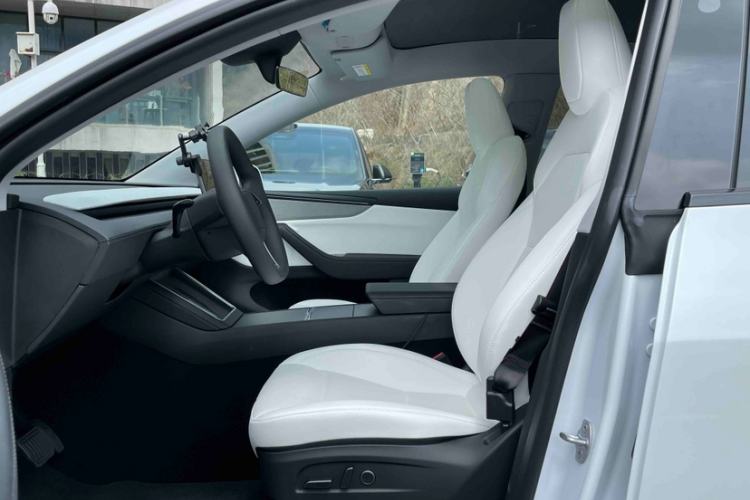 Used Tesla Model Y 2025 Rear-Wheel-Drive Version
