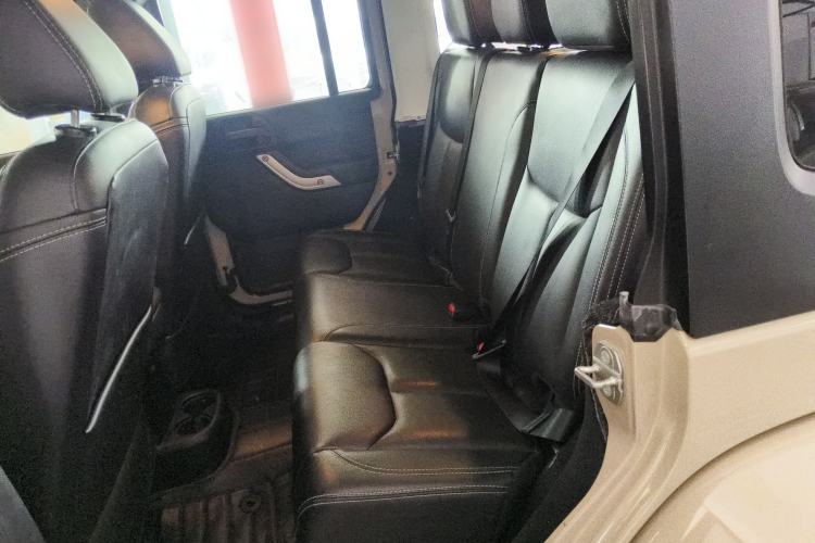 Used Jeep Wrangler 2015 3.0L Sahara Four-Door Comfort Edition
