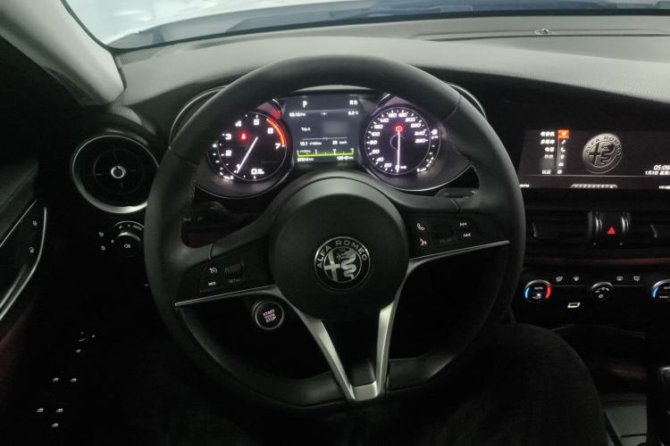 Used Alfa Romeo Giulia 2017 2.0T 200HP Luxury Edition