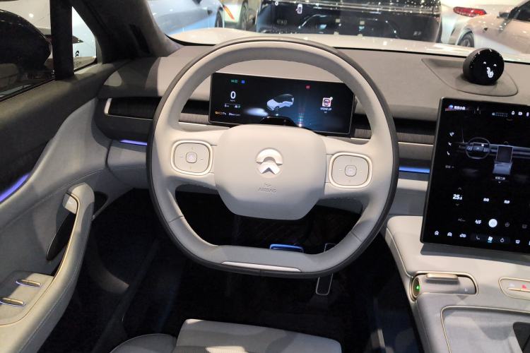 Used Nio ES8 2024 75 kWh Executive Edition Steering Wheel