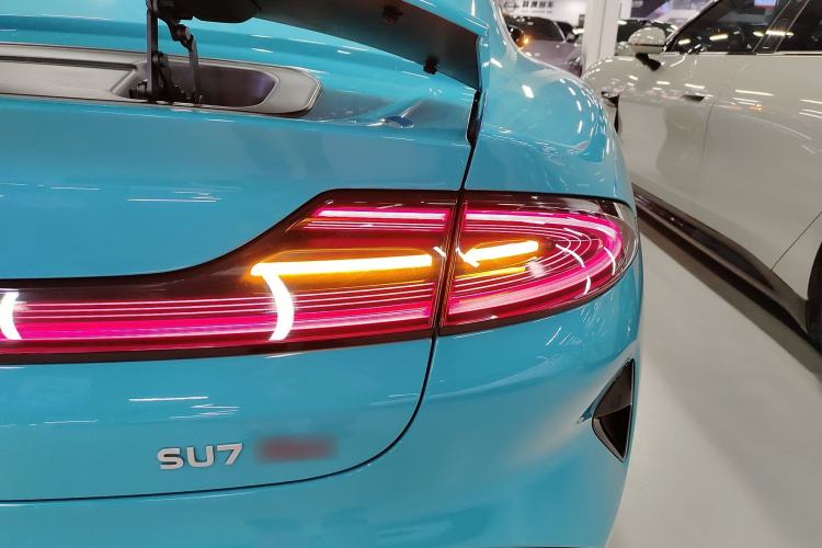 Used Xiaomi Auto SU7 2024 Four-Wheel Drive Ultra-Long Range Advanced Intelligent Driving Max Edition Right Rear Taillight