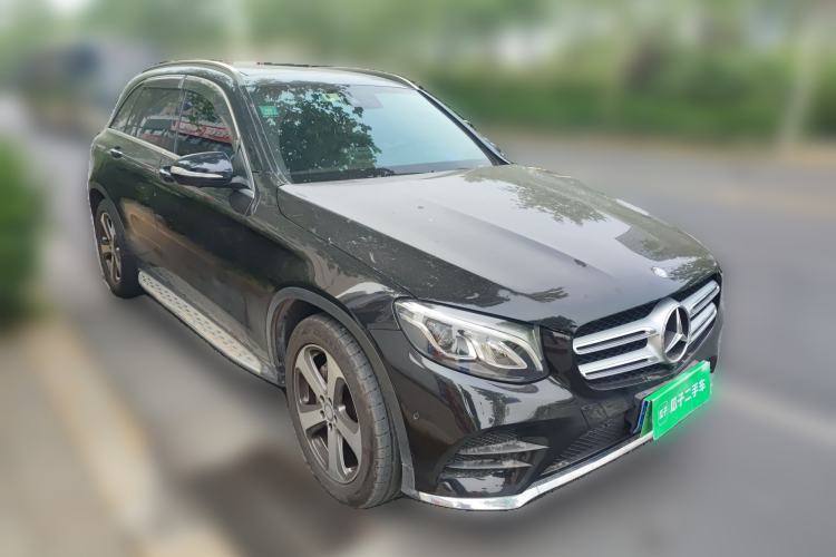 Used Mercedes-Benz GLC 2017 GLC 260 4MATIC Luxury Model Front Right 45 Deg