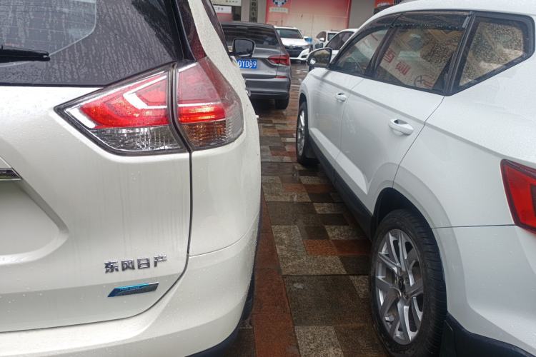 Used Nissan X-Trail 2015 2.0L CVT Comfort MAX Edition 2WD
