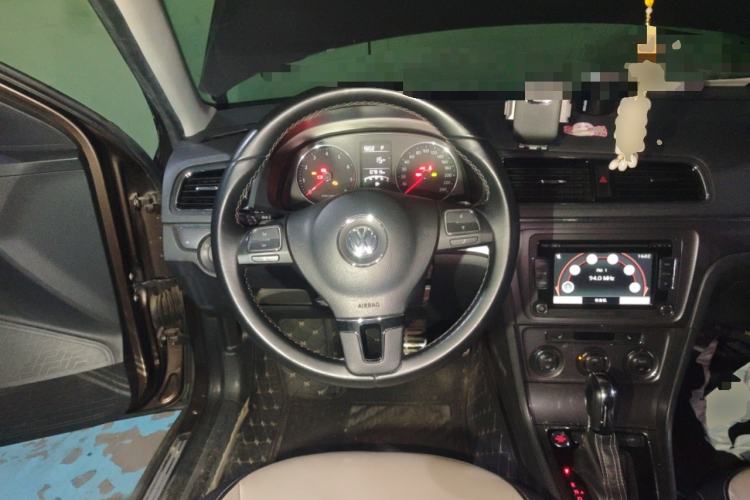 Used Volkswagen Cross Lavida 2014 1.4TSI DSG
