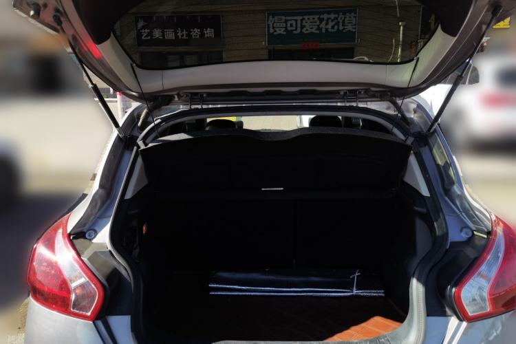 Used Nissan Tiida 2011 1.6L Manual Smart Version
