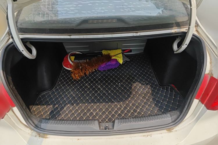 Used Volkswagen Jetta 2015 1.6L Manual Fashion Edition Trunk