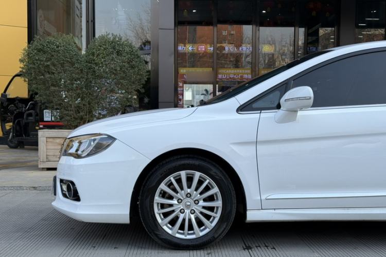 Used Great Wall C50 2014 Upgraded Model 1.5T Manual Fashion Edition Exterior 2