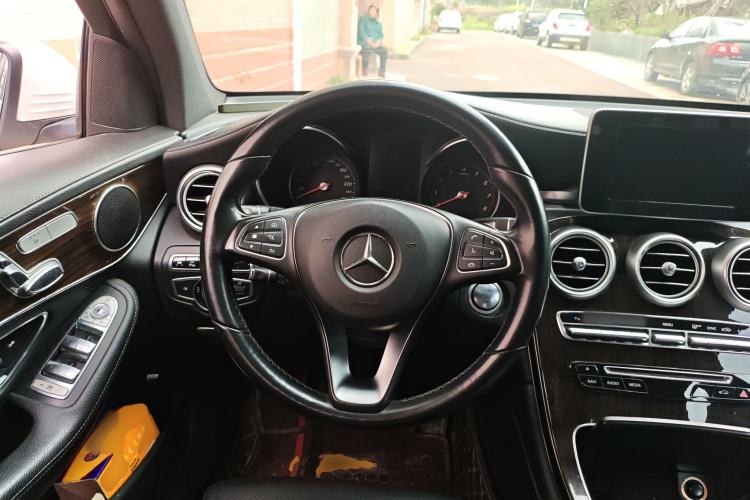 Used Mercedes-Benz GLC 2016 GLC 260 4MATIC Luxury Model