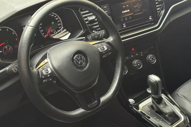 Used Volkswagen T-ROC 2019 280TSI DSG Two-Wheel Drive Comfort Version China VI Standard
