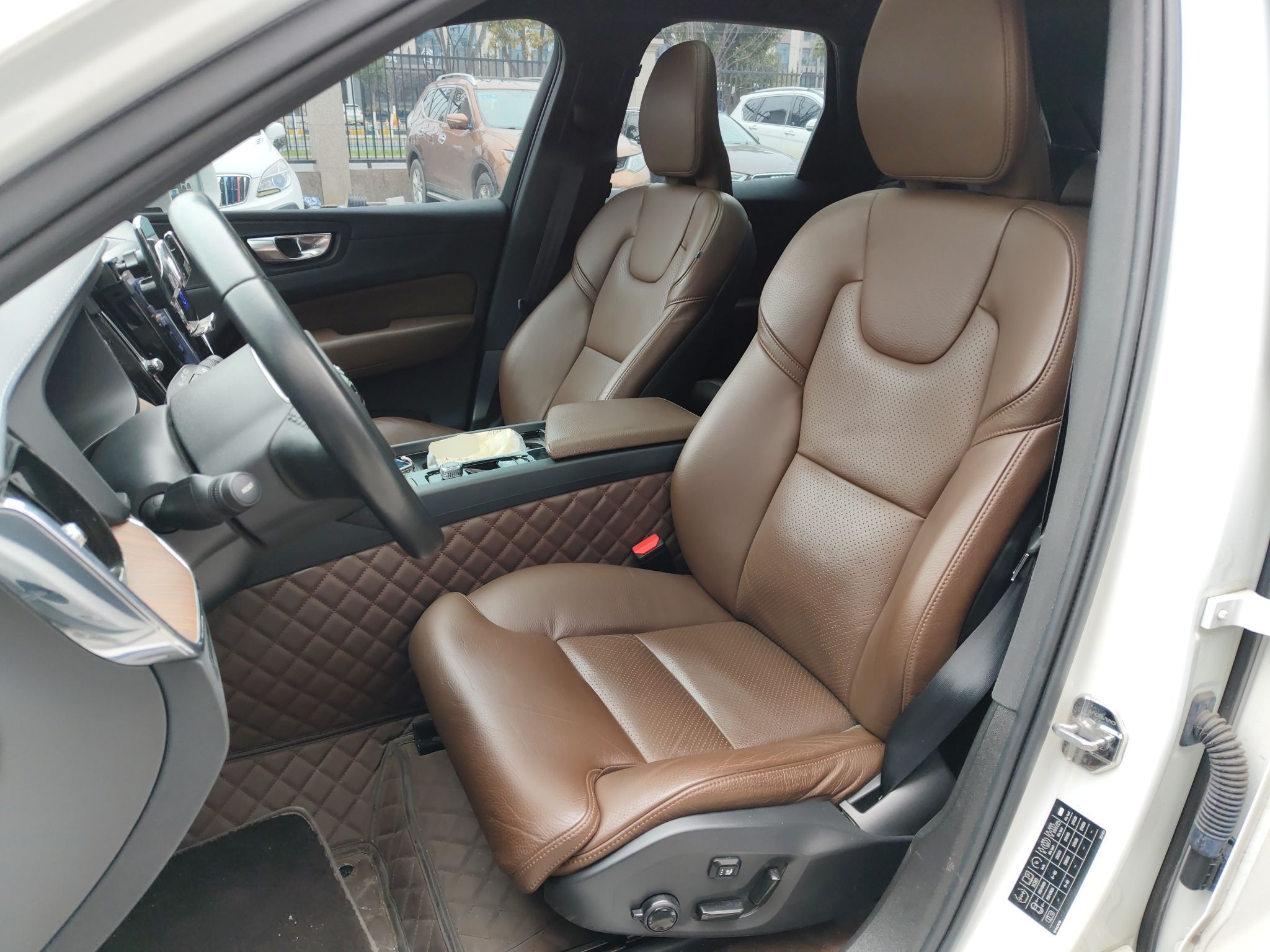 Переднее сиденье в автомобиле